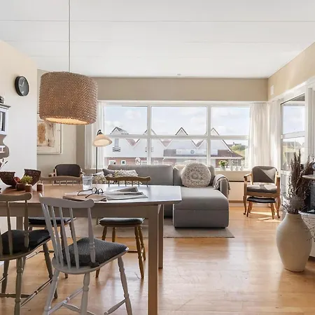 Apartment Bad, Lejl, 106