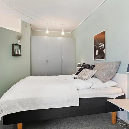 Apartment Bad, Lejl, 106
